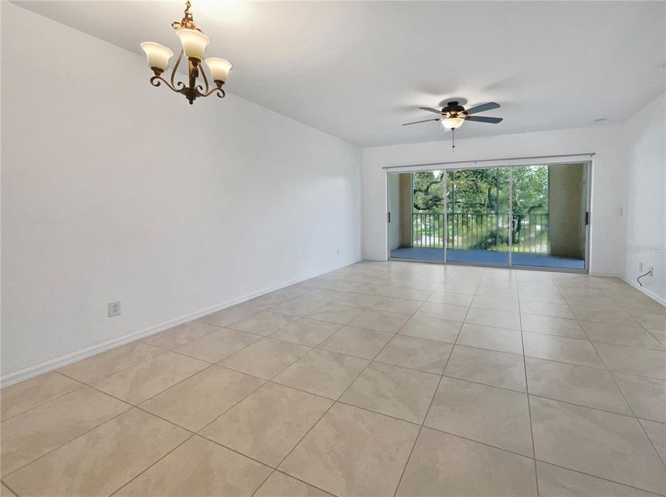 For Sale: $206,000 (2 beds, 2 baths, 936 Square Feet)