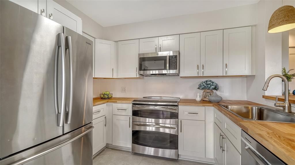 For Sale: $365,000 (2 beds, 2 baths, 1388 Square Feet)