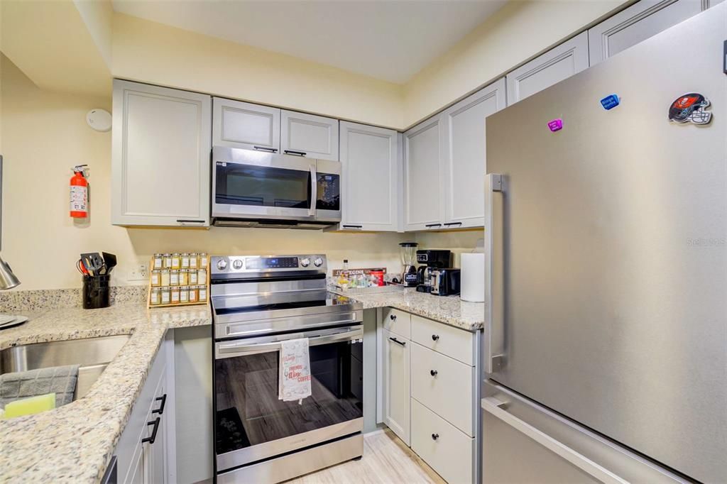 For Sale: $239,500 (2 beds, 2 baths, 1170 Square Feet)