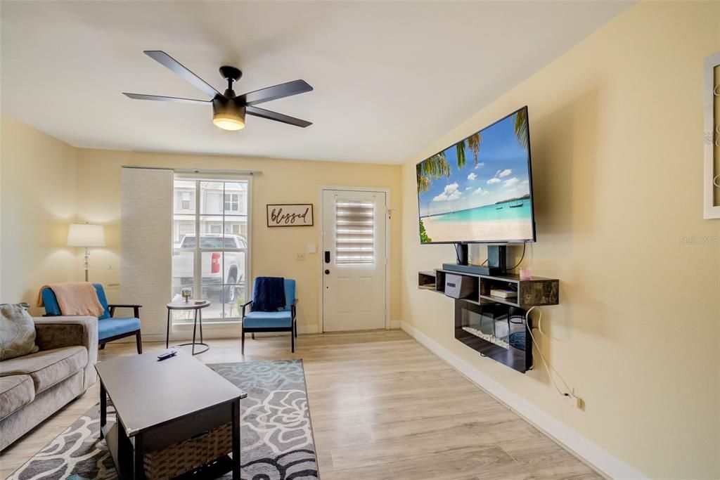 For Sale: $239,500 (2 beds, 2 baths, 1170 Square Feet)