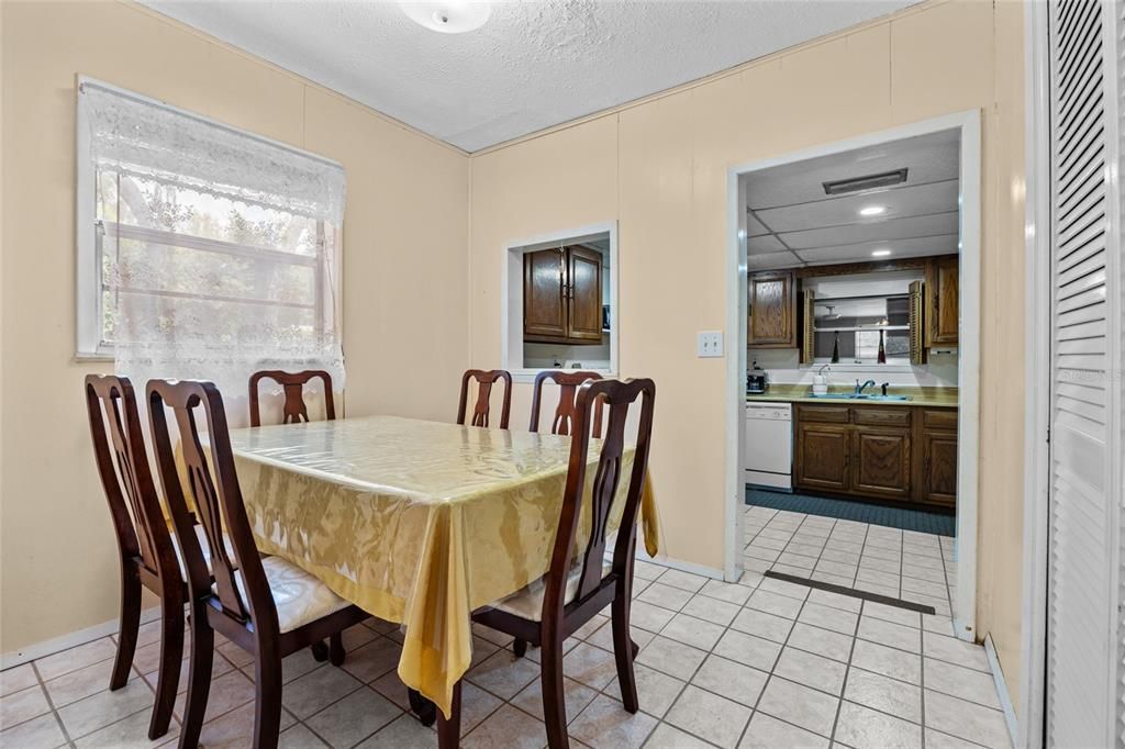 For Sale: $259,900 (3 beds, 2 baths, 1344 Square Feet)