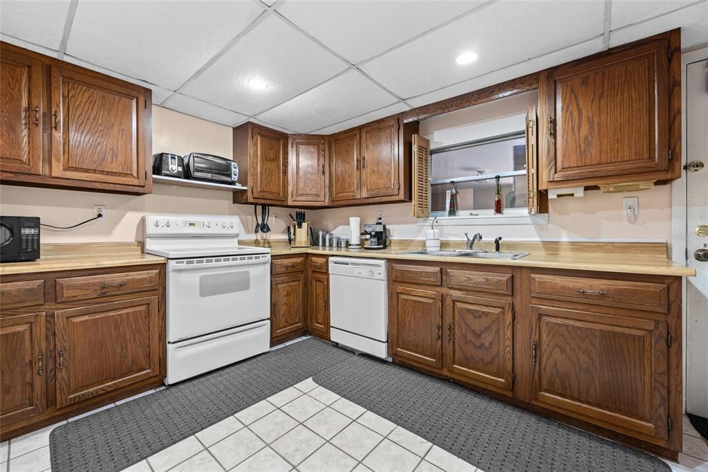 For Sale: $259,900 (3 beds, 2 baths, 1344 Square Feet)