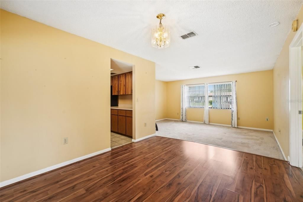 For Sale: $299,000 (2 beds, 2 baths, 1386 Square Feet)