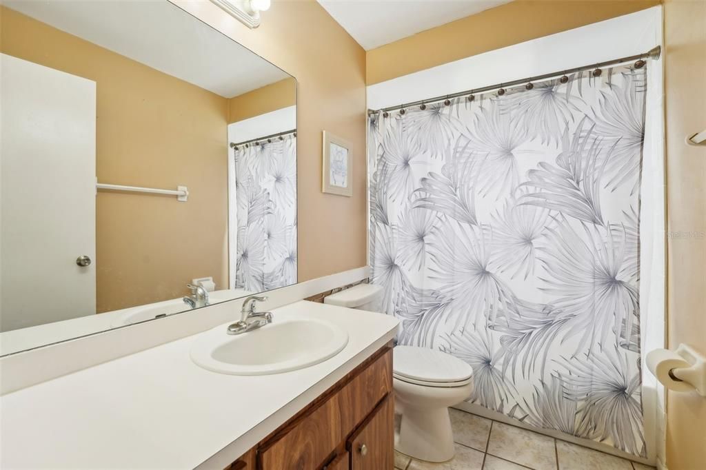 For Sale: $299,000 (2 beds, 2 baths, 1386 Square Feet)