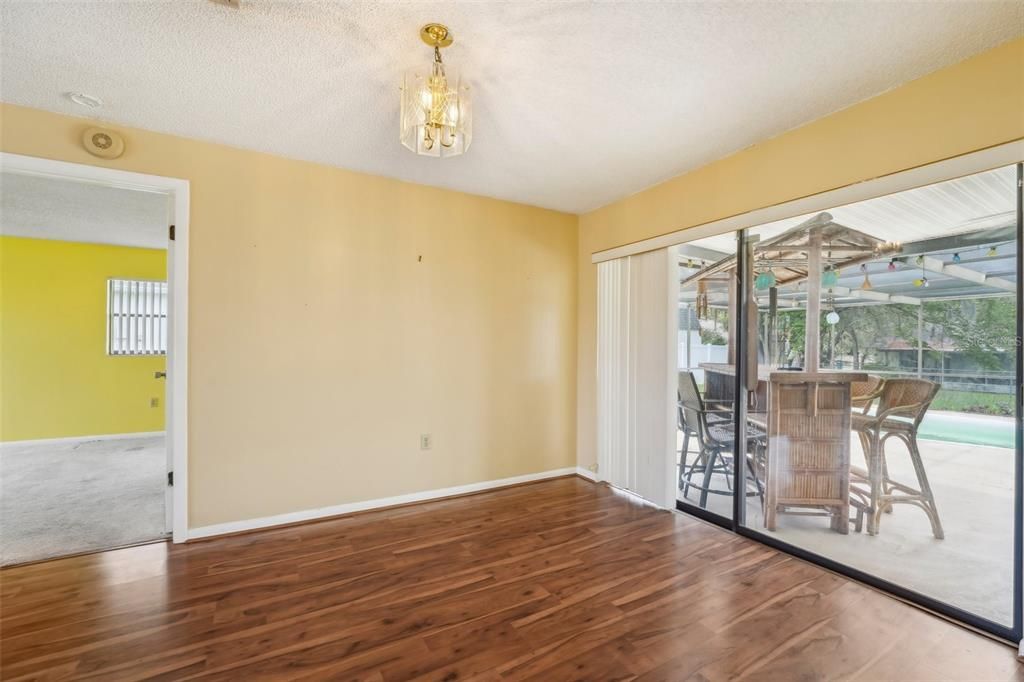 For Sale: $299,000 (2 beds, 2 baths, 1386 Square Feet)