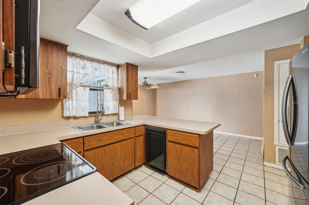 For Sale: $299,000 (2 beds, 2 baths, 1386 Square Feet)