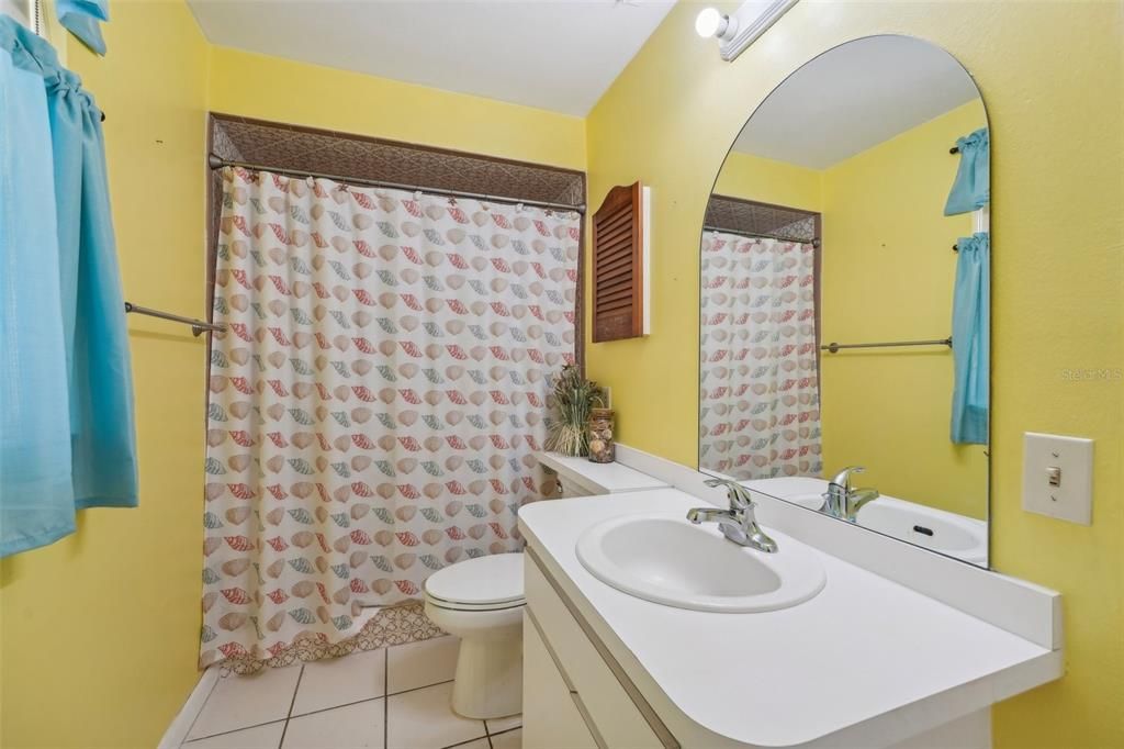 For Sale: $299,000 (2 beds, 2 baths, 1386 Square Feet)