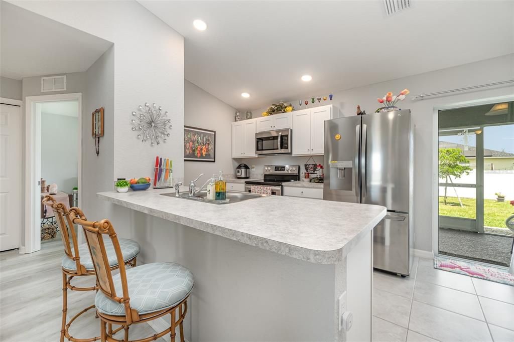 For Sale: $334,900 (3 beds, 2 baths, 1286 Square Feet)