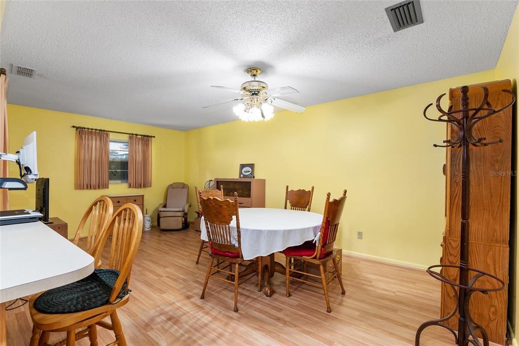 For Sale: $176,900 (2 beds, 2 baths, 1409 Square Feet)