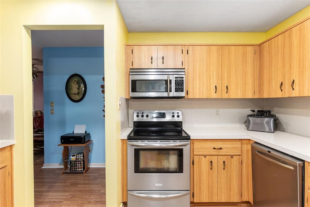 For Sale: $176,900 (2 beds, 2 baths, 1409 Square Feet)