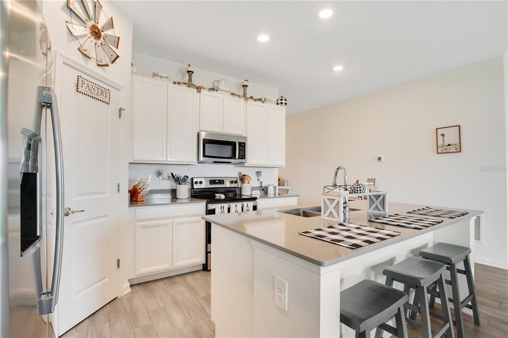 For Sale: $399,000 (3 beds, 2 baths, 1552 Square Feet)