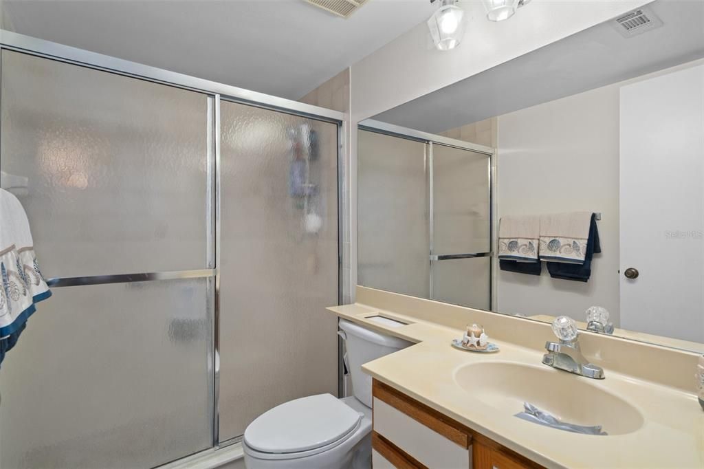 For Sale: $155,000 (2 beds, 2 baths, 1035 Square Feet)