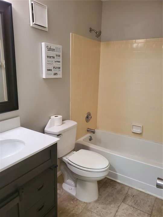 For Rent: $1,250 (2 beds, 2 baths, 832 Square Feet)