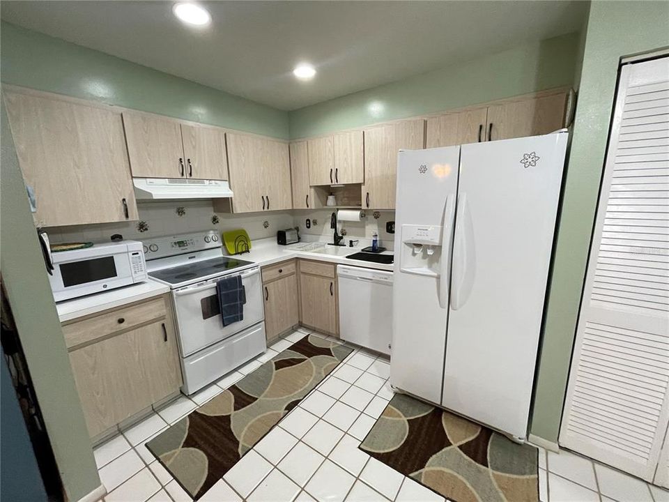 For Rent: $2,200 (2 beds, 1 baths, 1015 Square Feet)