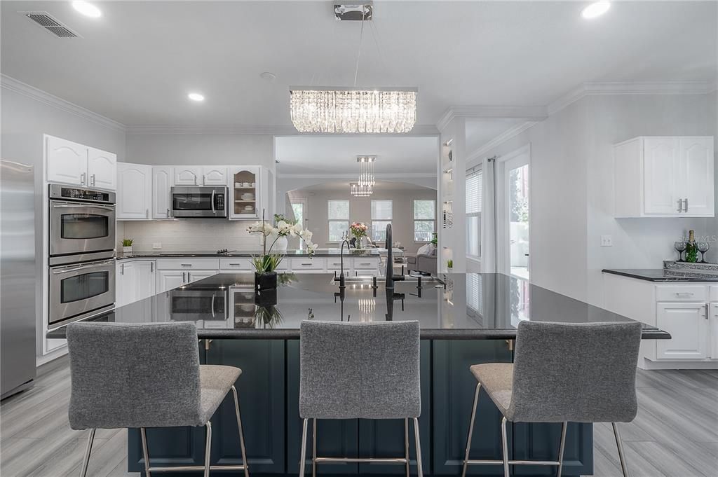 EXPANSIVE Kitchen