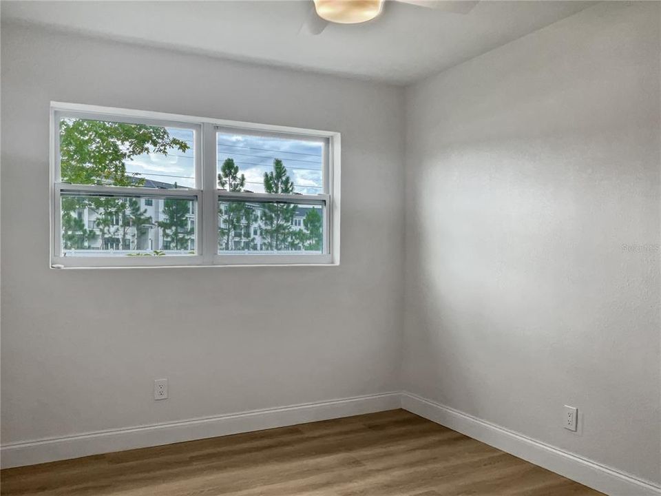 For Sale: $290,000 (3 beds, 1 baths, 864 Square Feet)