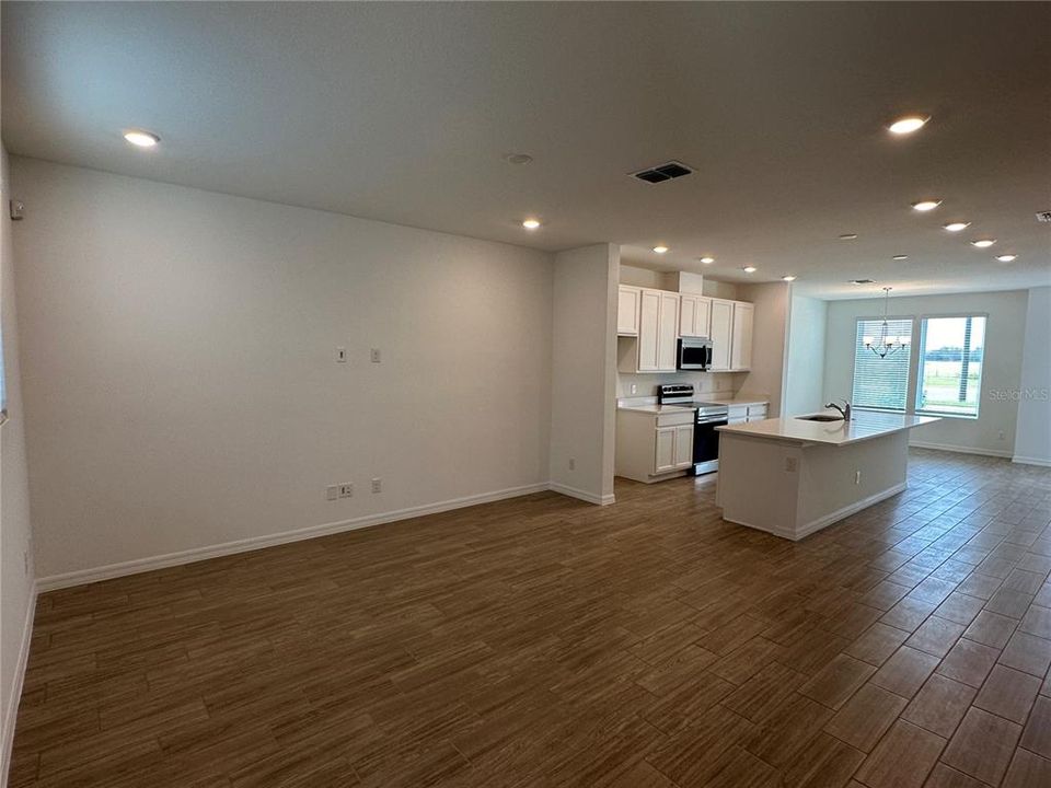 For Rent: $2,425 (3 beds, 2 baths, 1743 Square Feet)