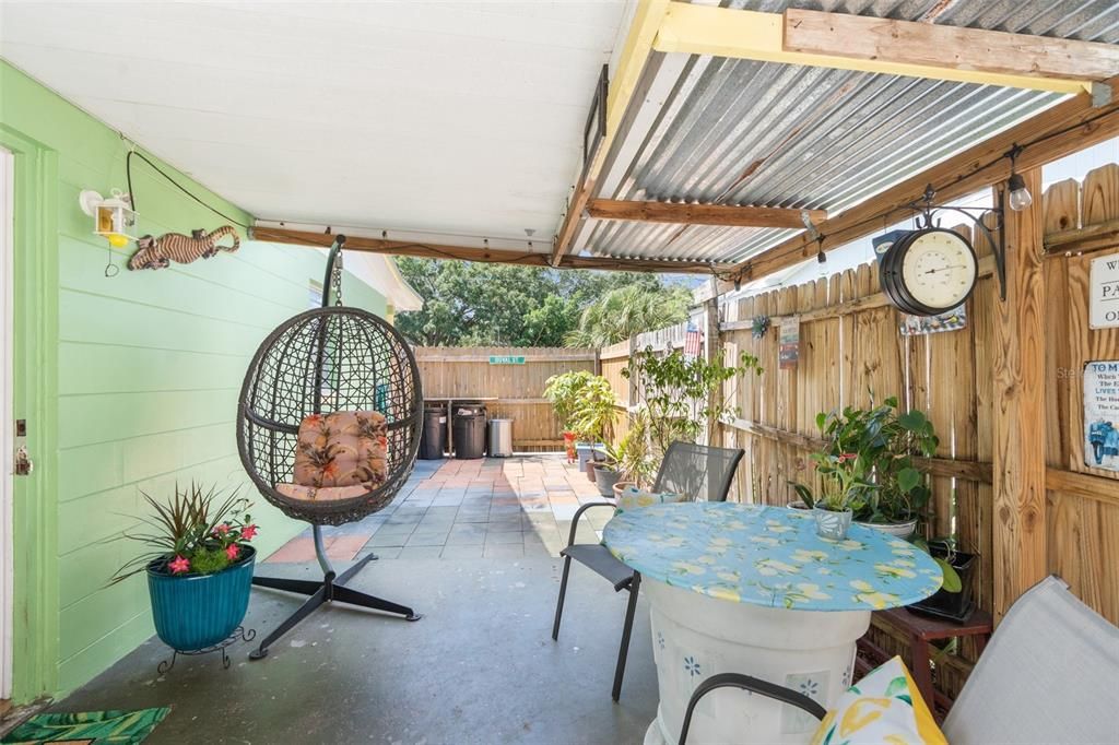 For Sale: $220,000 (2 beds, 1 baths, 1024 Square Feet)