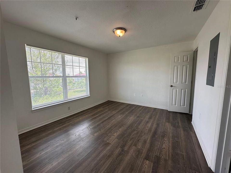 For Sale: $204,500 (2 beds, 2 baths, 1062 Square Feet)