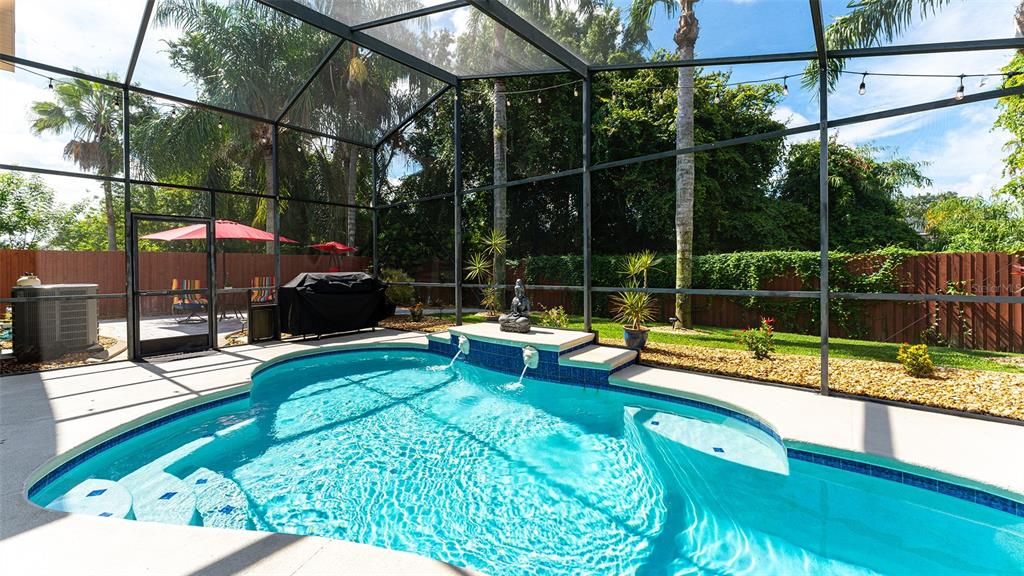 For Sale: $550,000 (5 beds, 2 baths, 2576 Square Feet)