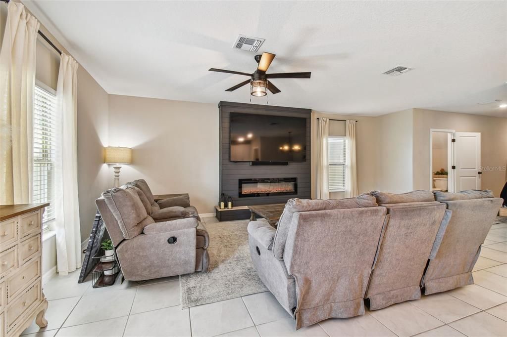 For Sale: $489,000 (5 beds, 2 baths, 2217 Square Feet)