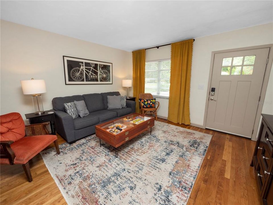 For Sale: $379,900 (2 beds, 2 baths, 1256 Square Feet)