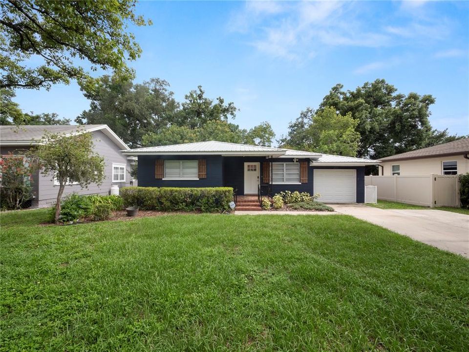 For Sale: $379,900 (2 beds, 2 baths, 1256 Square Feet)