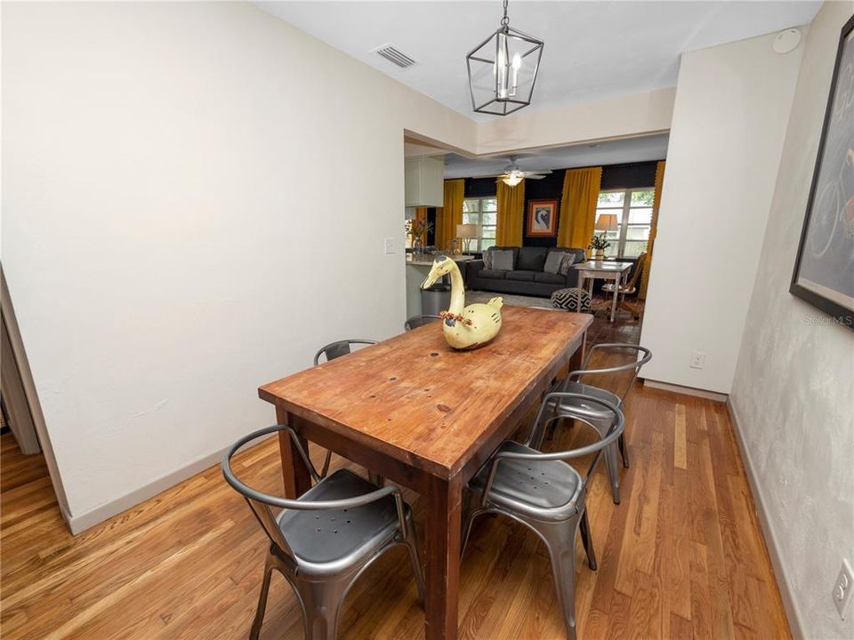 For Sale: $379,900 (2 beds, 2 baths, 1256 Square Feet)