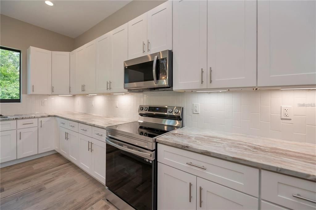 For Sale: $429,900 (3 beds, 2 baths, 1710 Square Feet)