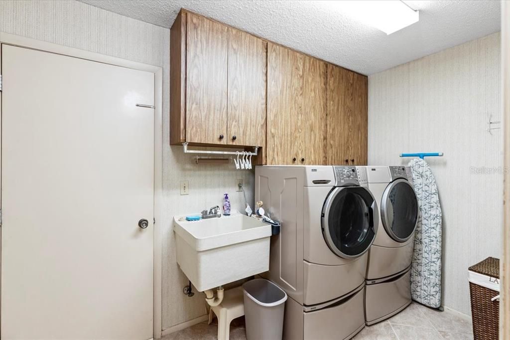 For Sale: $449,000 (2 beds, 2 baths, 1683 Square Feet)