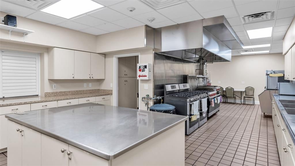 Clubhouse - Fully equipped commercial size kitchen