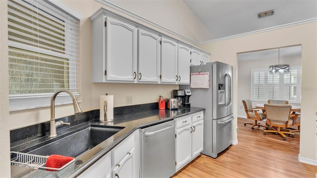 For Sale: $285,000 (2 beds, 2 baths, 1262 Square Feet)