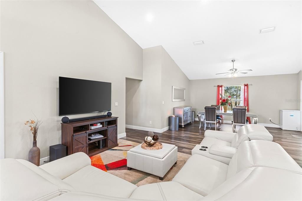 For Sale: $419,000 (4 beds, 2 baths, 1852 Square Feet)