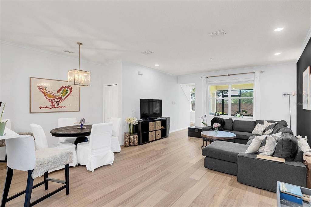For Sale: $358,000 (2 beds, 2 baths, 1577 Square Feet)