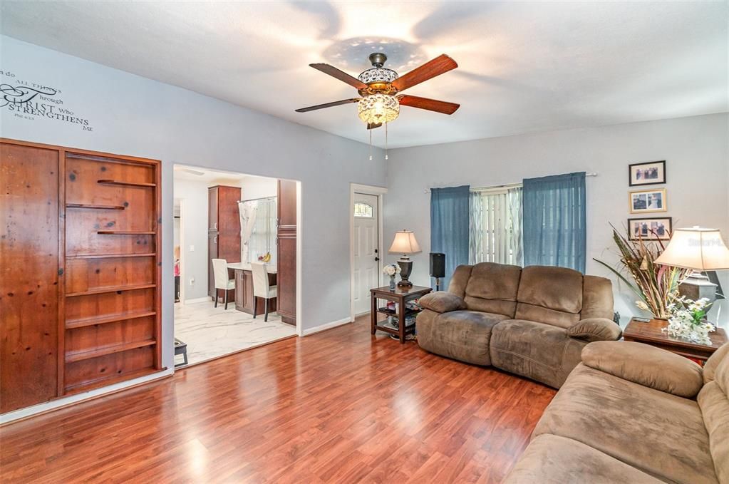 For Sale: $585,000 (3 beds, 1 baths, 1320 Square Feet)