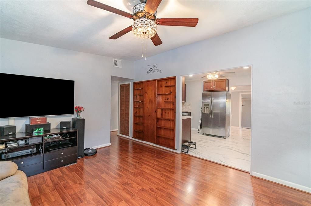 For Sale: $585,000 (3 beds, 1 baths, 1320 Square Feet)