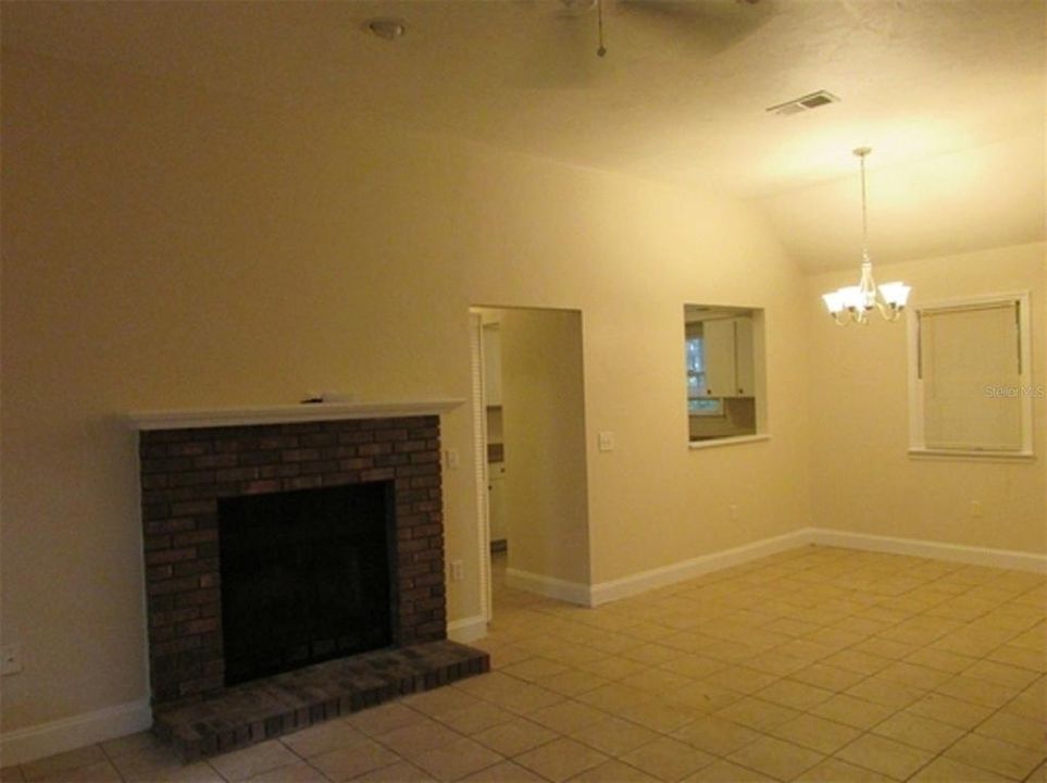 For Rent: $1,875 (3 beds, 2 baths, 1137 Square Feet)