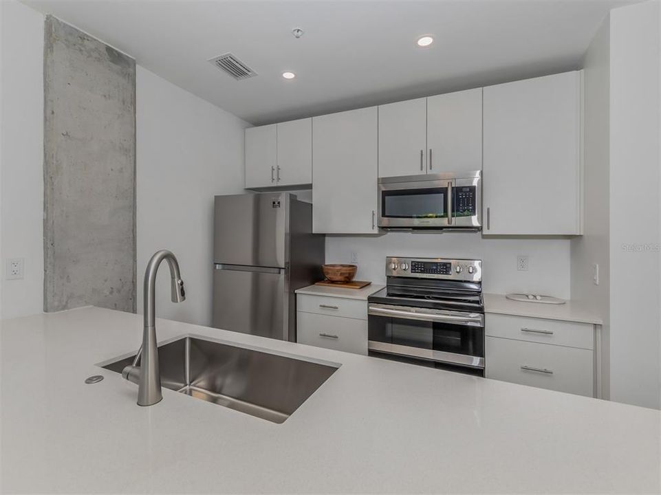 For Sale: $1,126,999 (1 beds, 1 baths, 992 Square Feet)
