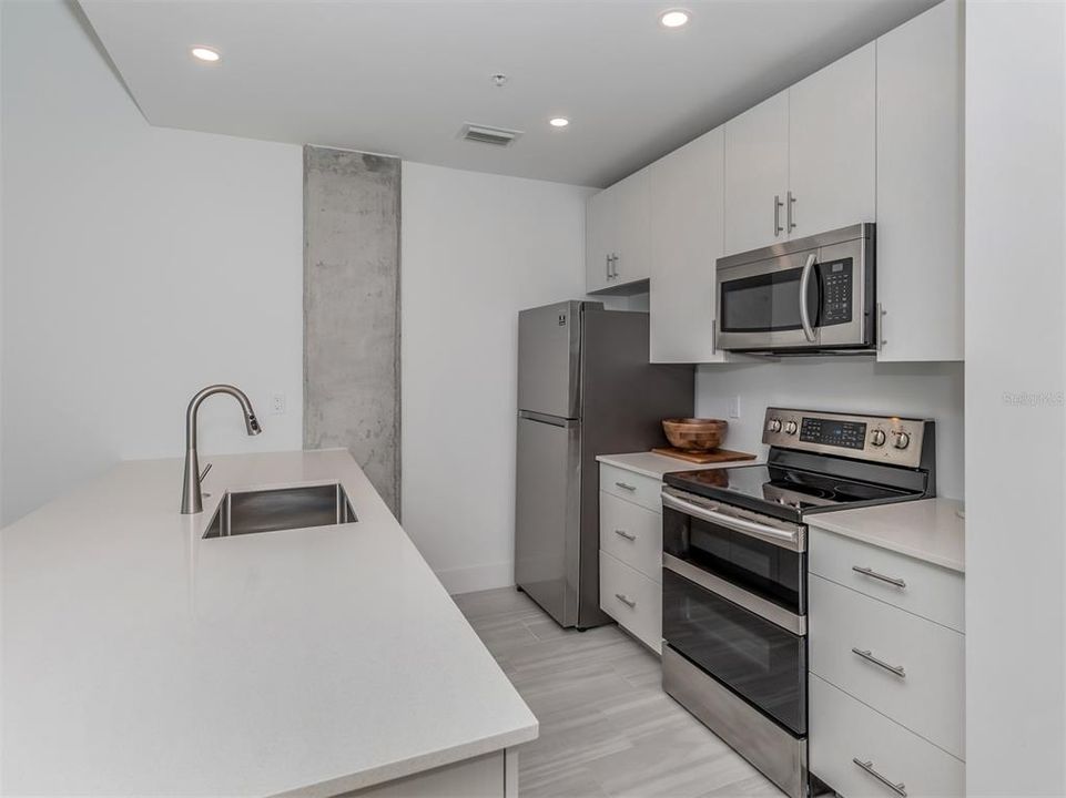 For Sale: $1,126,999 (1 beds, 1 baths, 992 Square Feet)