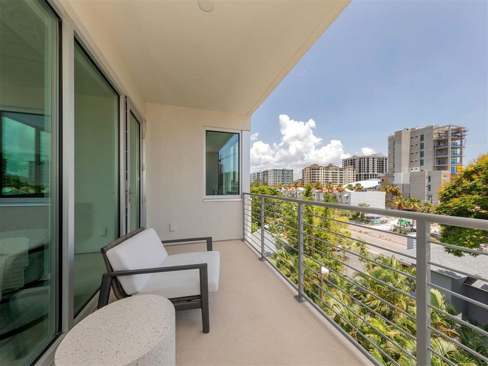 For Sale: $1,126,999 (1 beds, 1 baths, 992 Square Feet)