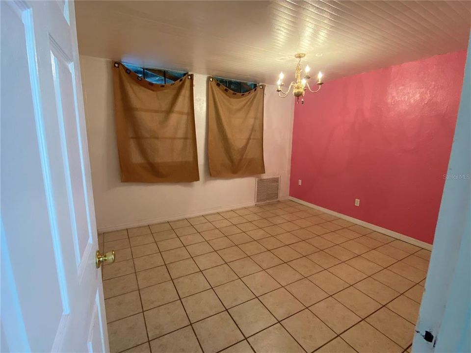 For Rent: $1,800 (4 beds, 2 baths, 1440 Square Feet)