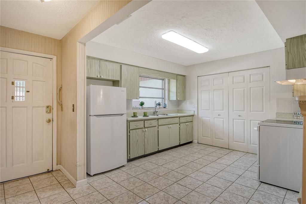 For Sale: $187,000 (2 beds, 2 baths, 1258 Square Feet)