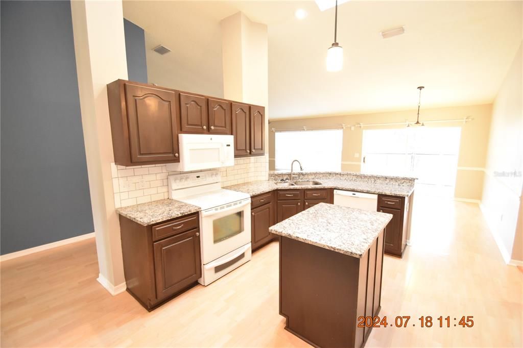 For Rent: $2,950 (4 beds, 2 baths, 2380 Square Feet)