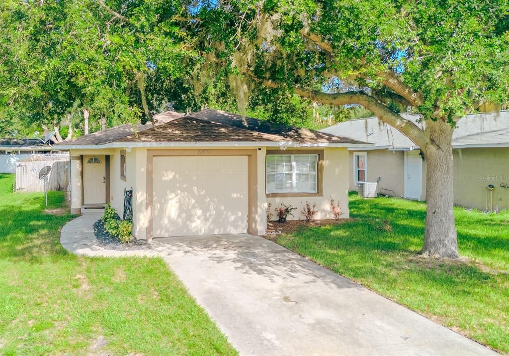 Recently Sold: $299,000 (3 beds, 2 baths, 1194 Square Feet)