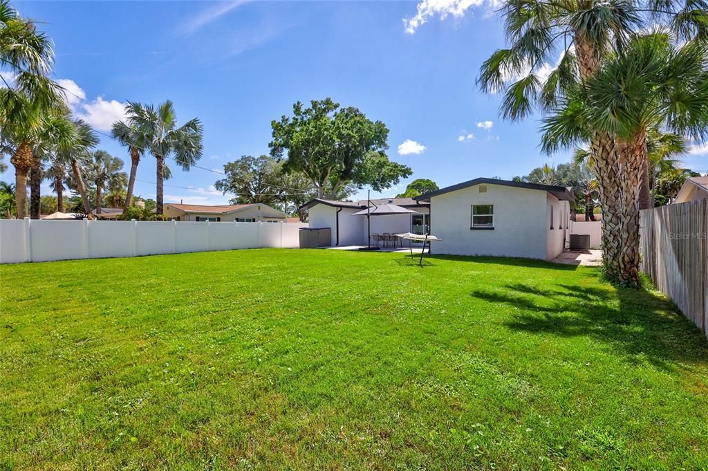 For Sale: $600,000 (3 beds, 2 baths, 1424 Square Feet)