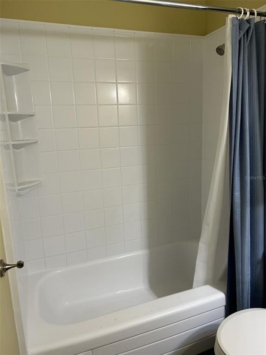 1st Ensuite (2)