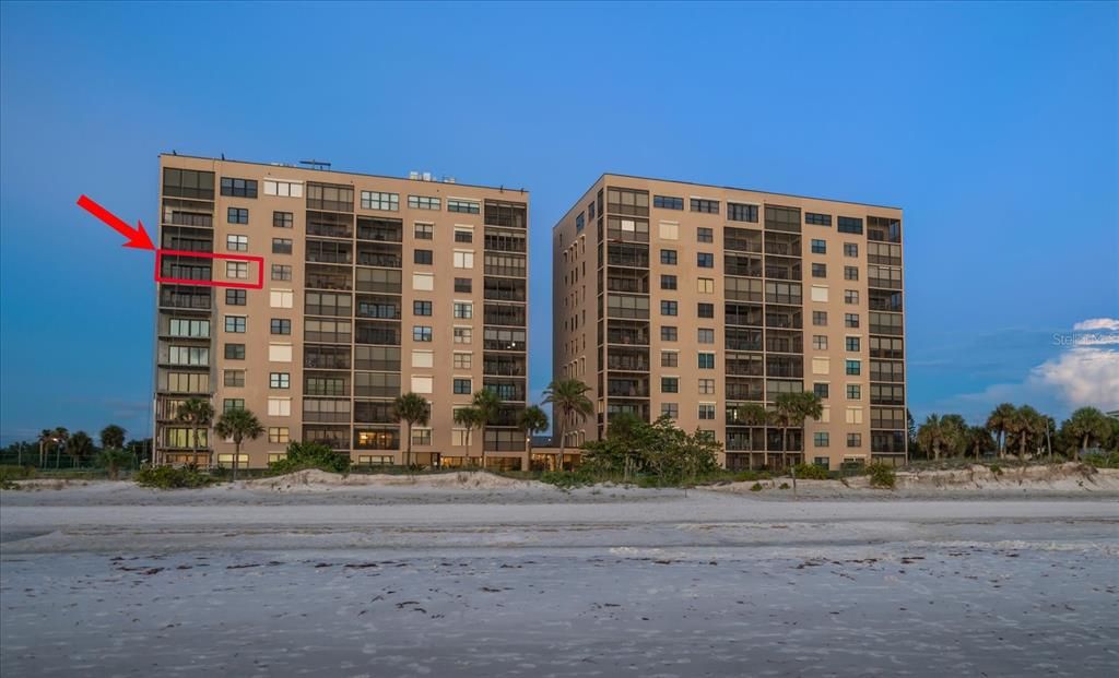 Perfect positioned end unit with views that encompass the Gulf, beach and intracoastal!