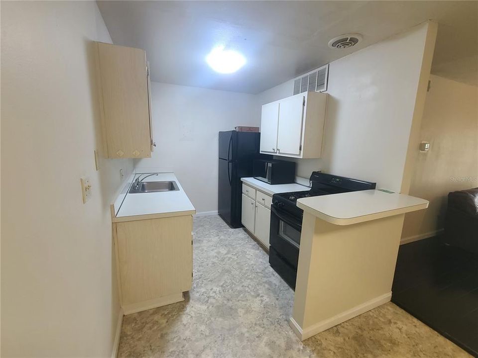 For Rent: $1,100 (1 beds, 1 baths, 574 Square Feet)