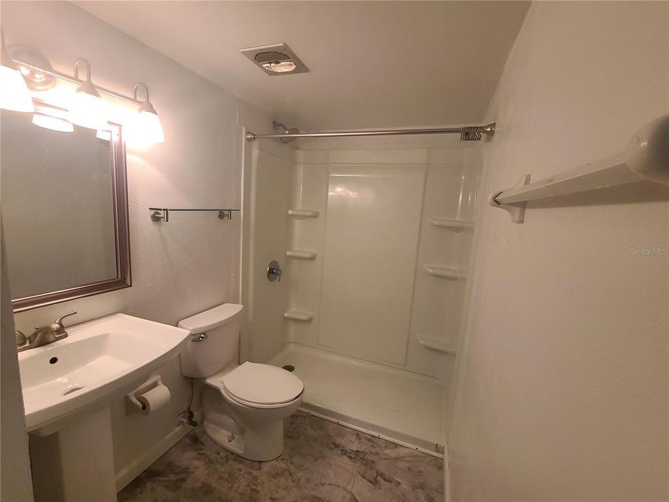 For Rent: $1,100 (1 beds, 1 baths, 574 Square Feet)