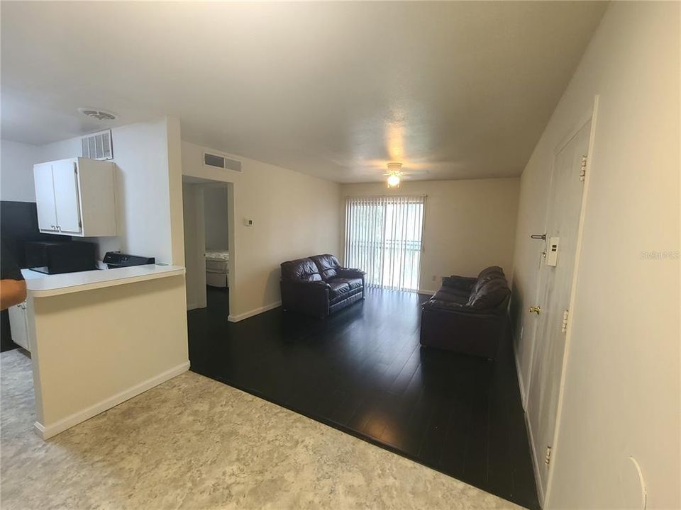 For Rent: $1,100 (1 beds, 1 baths, 574 Square Feet)